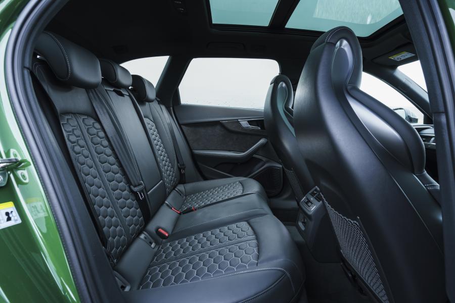 Интерьер Audi RS4 Avant (B9) 2020 года  (UK) (фото 20 из 99)